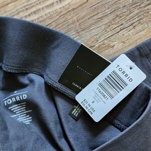 Torrid capri leggings